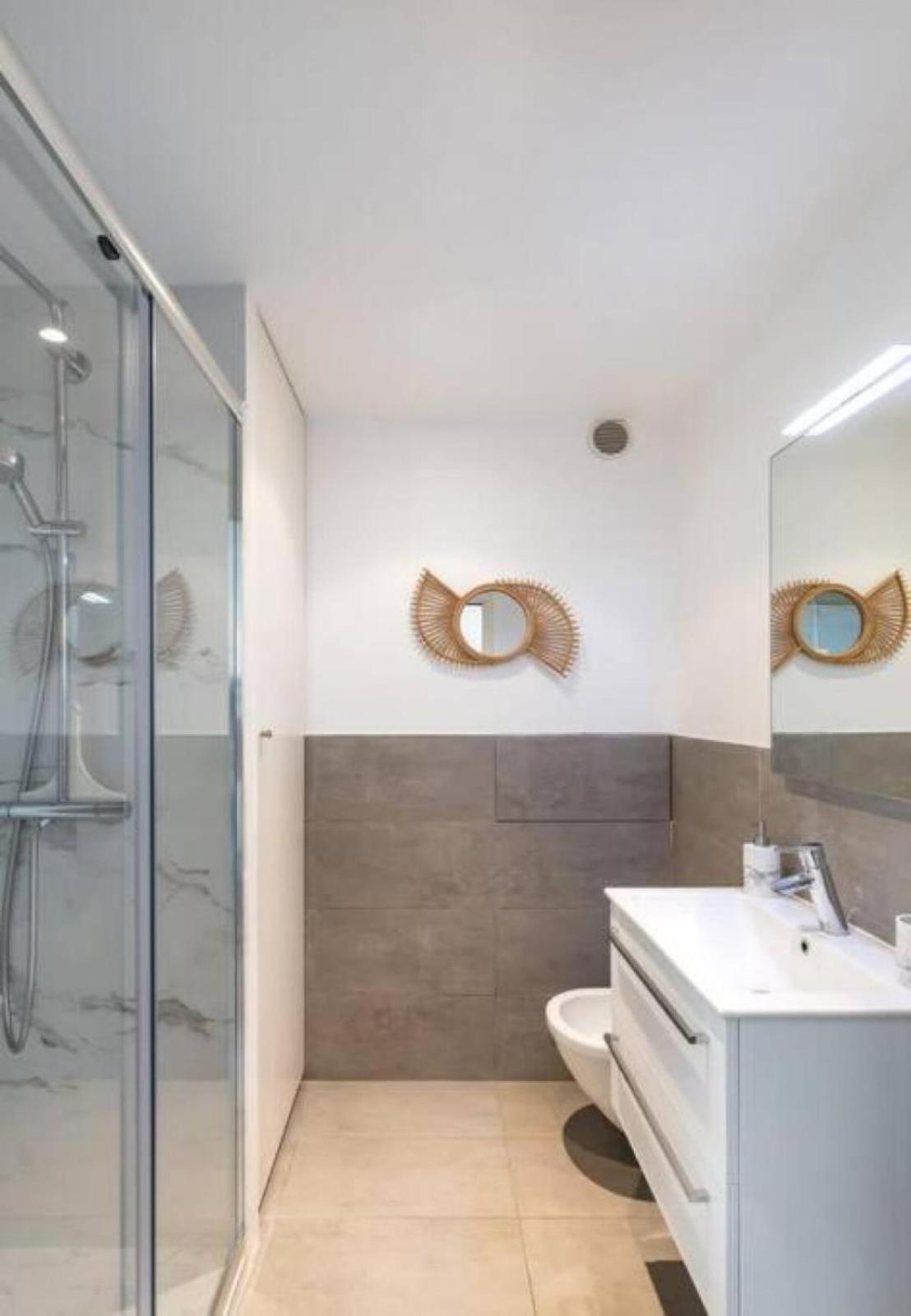Joffre 2-4 - Bright 1 Bedroom Near Massena *