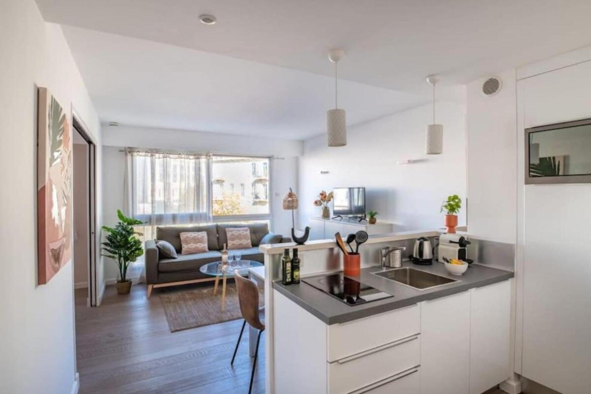 Joffre 2-4 - Bright 1 Bedroom Near Massena