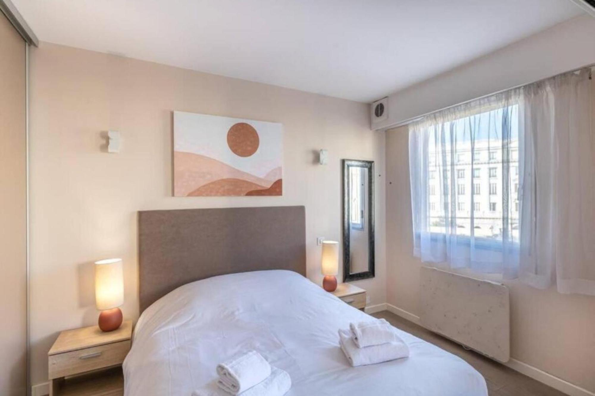 Joffre 2-4 - Bright 1 Bedroom Near Massena Apartment