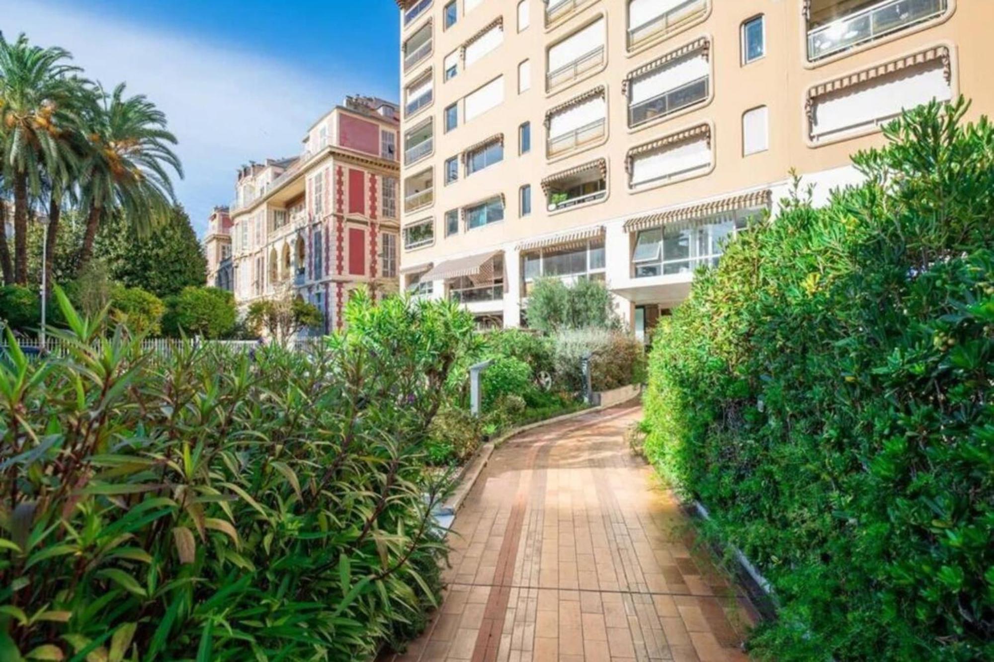 Joffre 2-4 - Bright 1 Bedroom Near Massena *